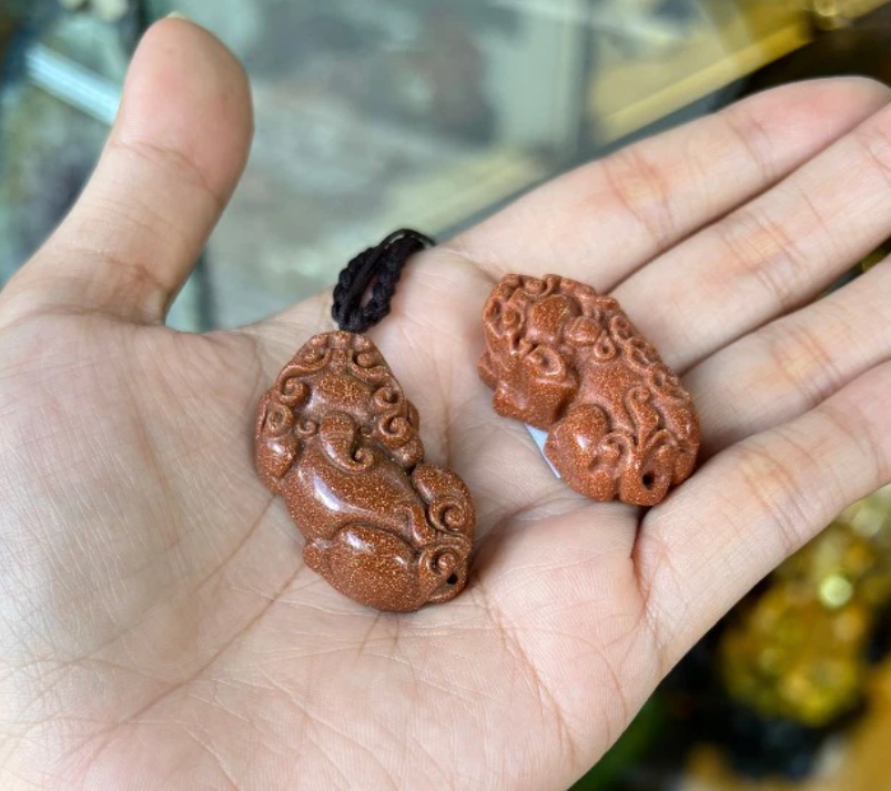 Tỳ Hưu Đá Kim Sa 4 × 2.3 × 1cm - Hình ảnh 4